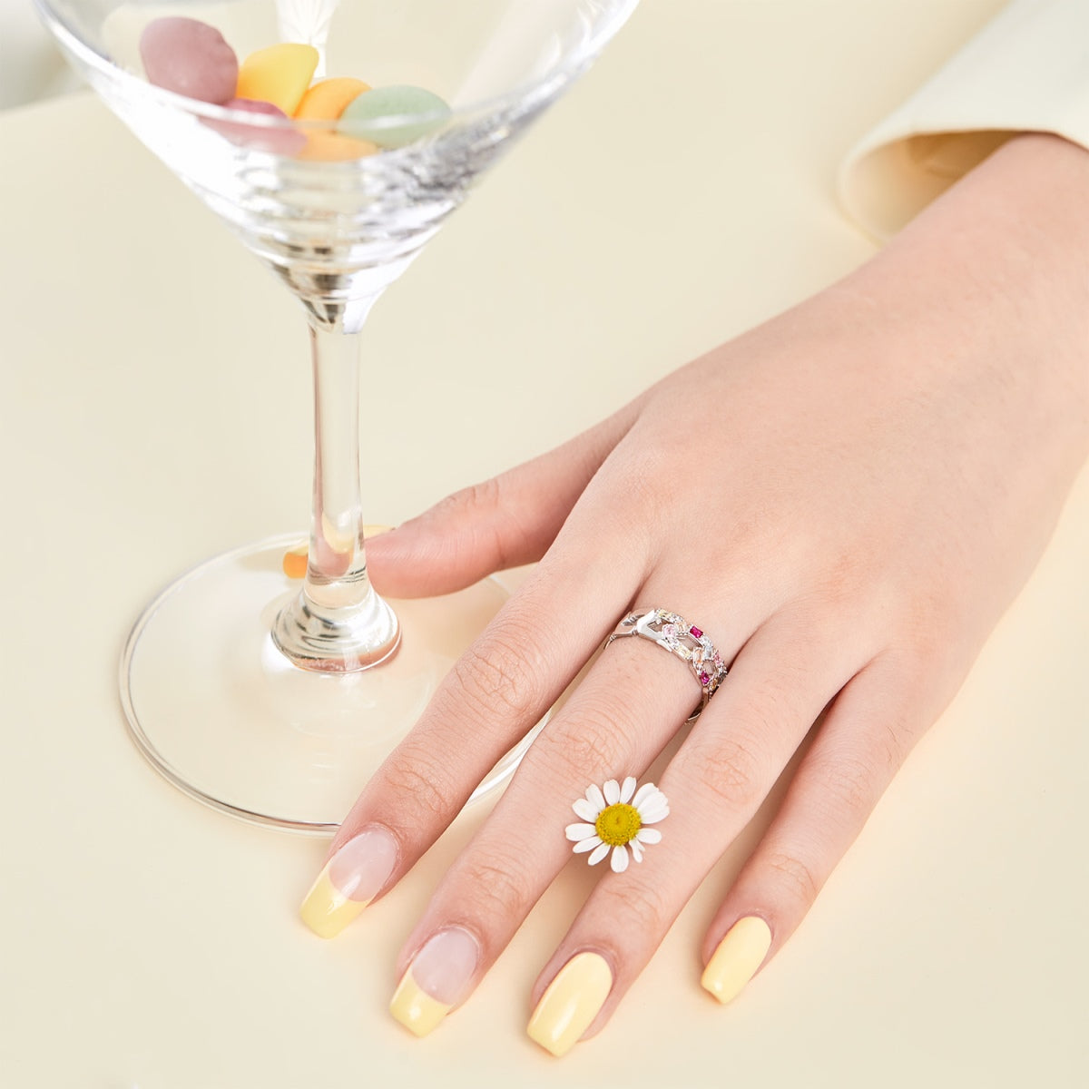 [AuraEcho]Sparkling Vibrant Emerald Cut Daily Ring