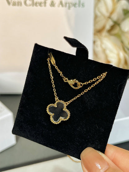 [AuraEcho]CLOVER ROCK CRYSTAL ROSE GOLD NECKLACE